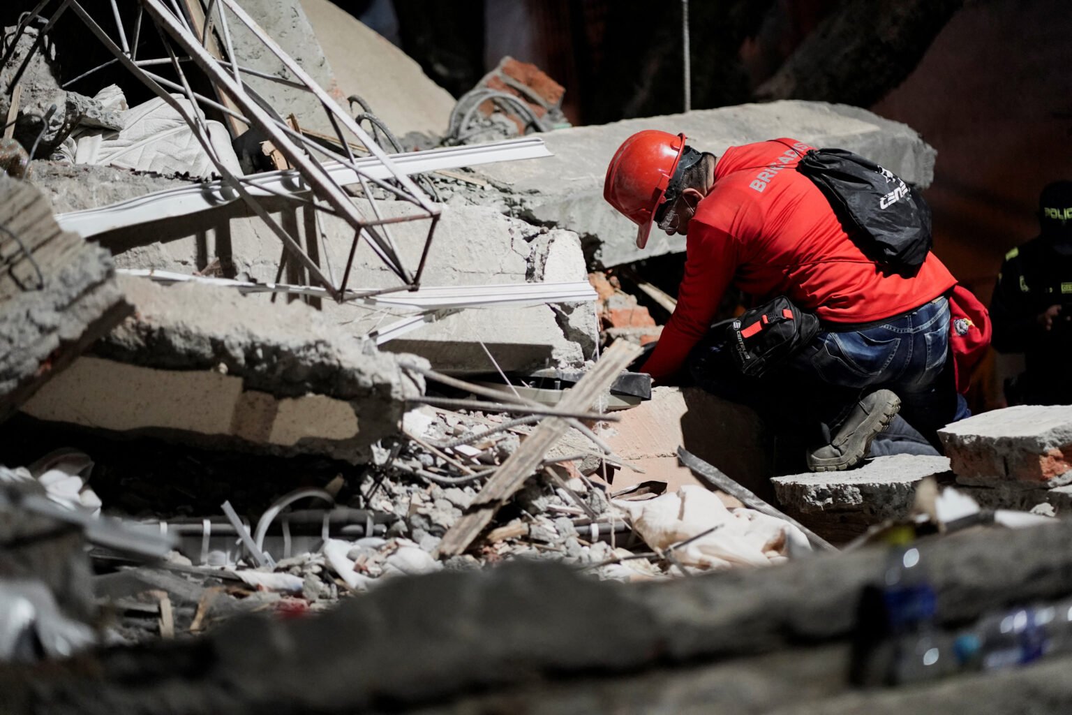 Terremoto en Colombia deja 265 muertos y casi 500 desaparecidos