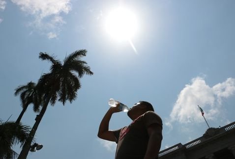 Ambiente soleado, calor y lluvias aisladas para este viernes
